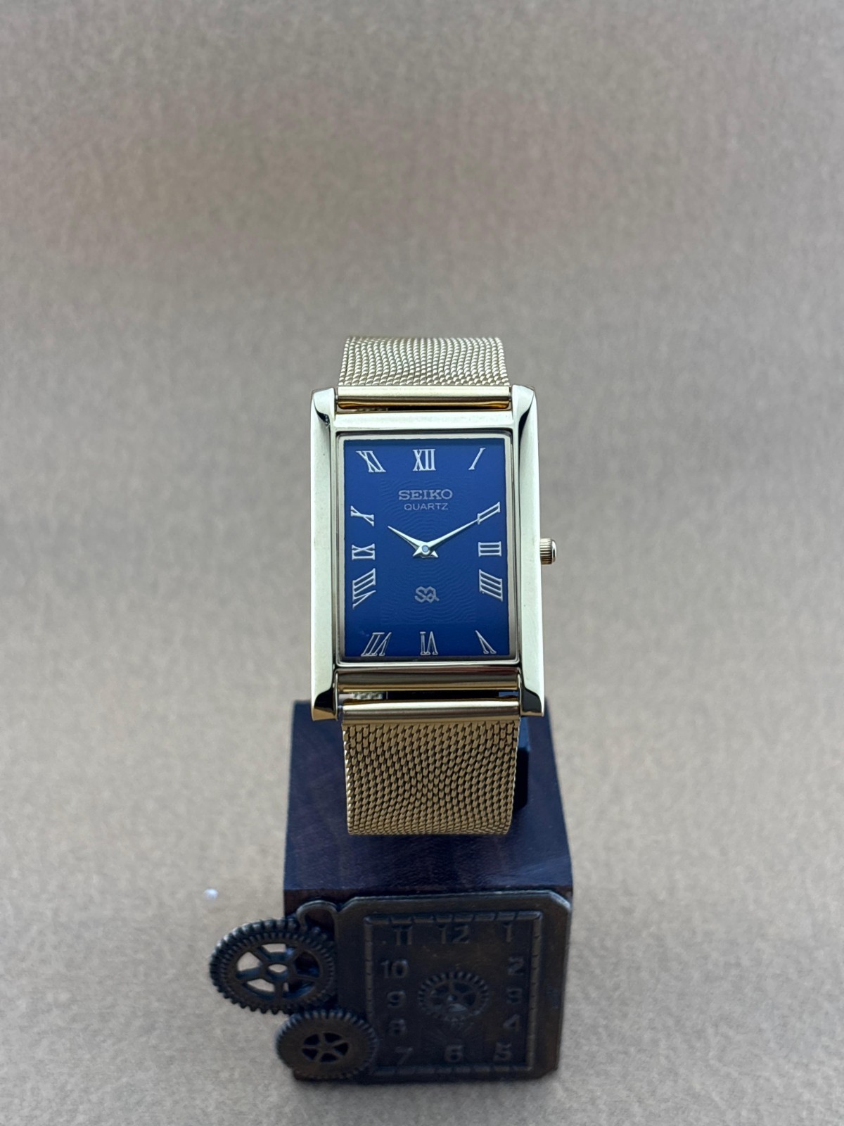 RARE GOLD BLUE Vintage Seiko Slim Quartz Men’s Wrist Watch