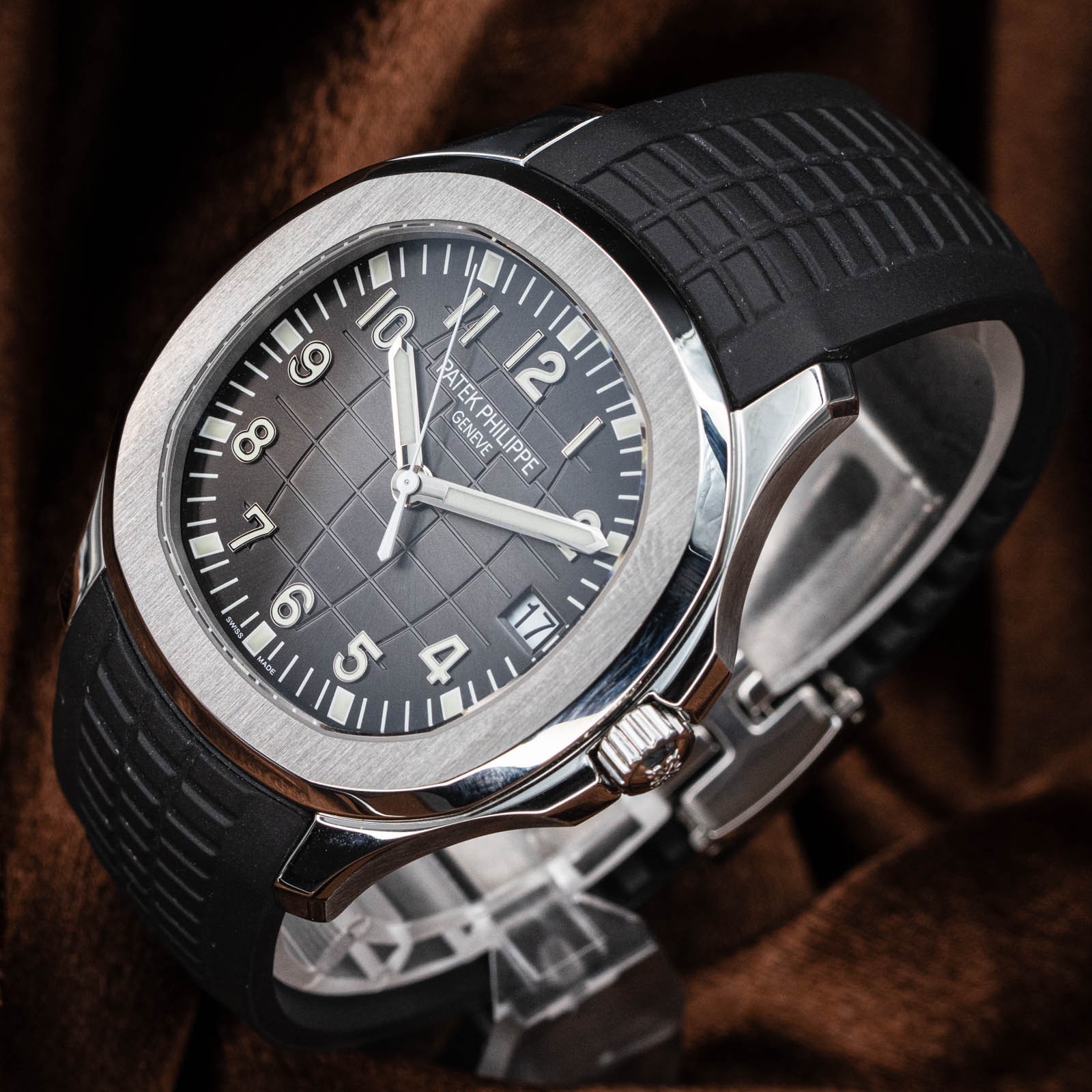 Patek Philippe Aquanaut Black Dial & Rubber Strap 5167A-001 – Full Set