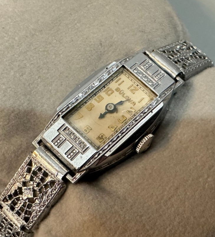 Antique Bulova Ladies Art Deco Manual Wind Wristwatch 1920s