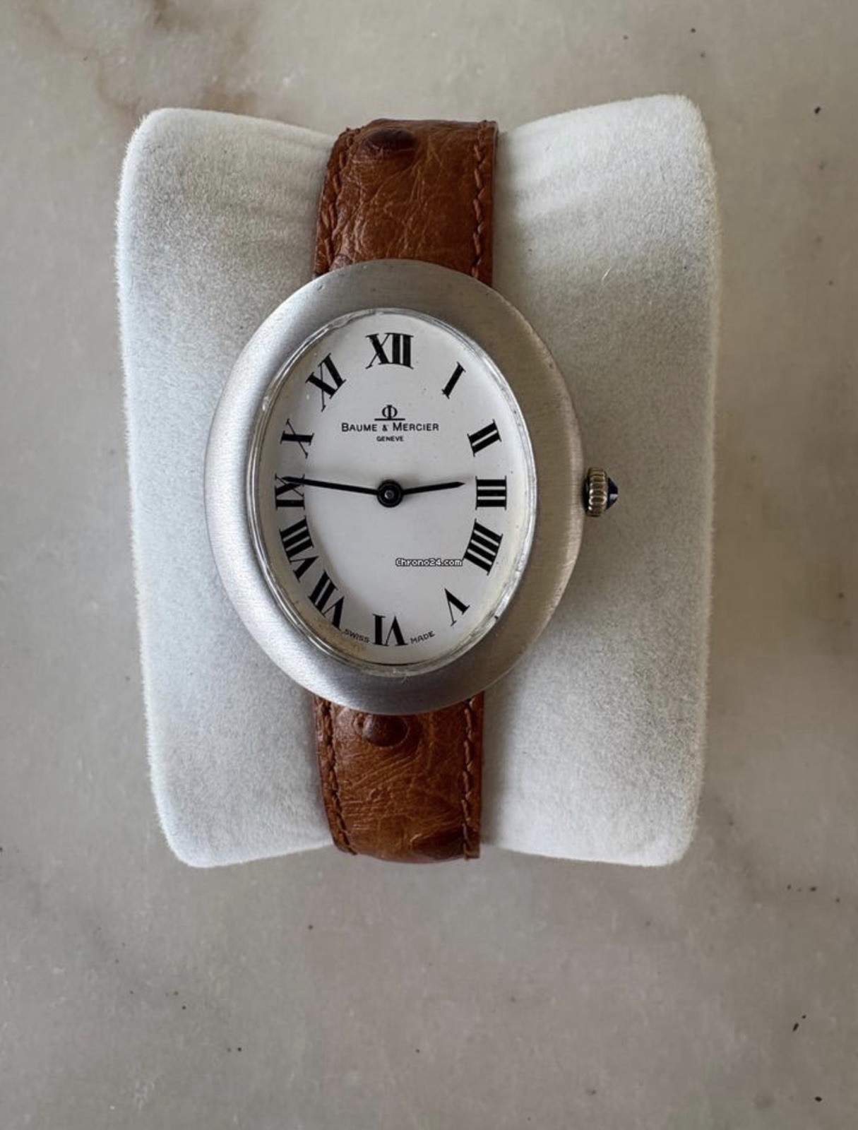 Baume & Mercier Geneve Vintage Swiss Oval White Roman ostrich Leather