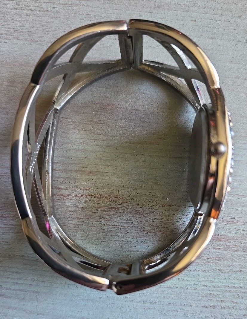 Silver Celtic Knot Studio Time Bangle Watch Crystal Rhinestone Bezel Case Used