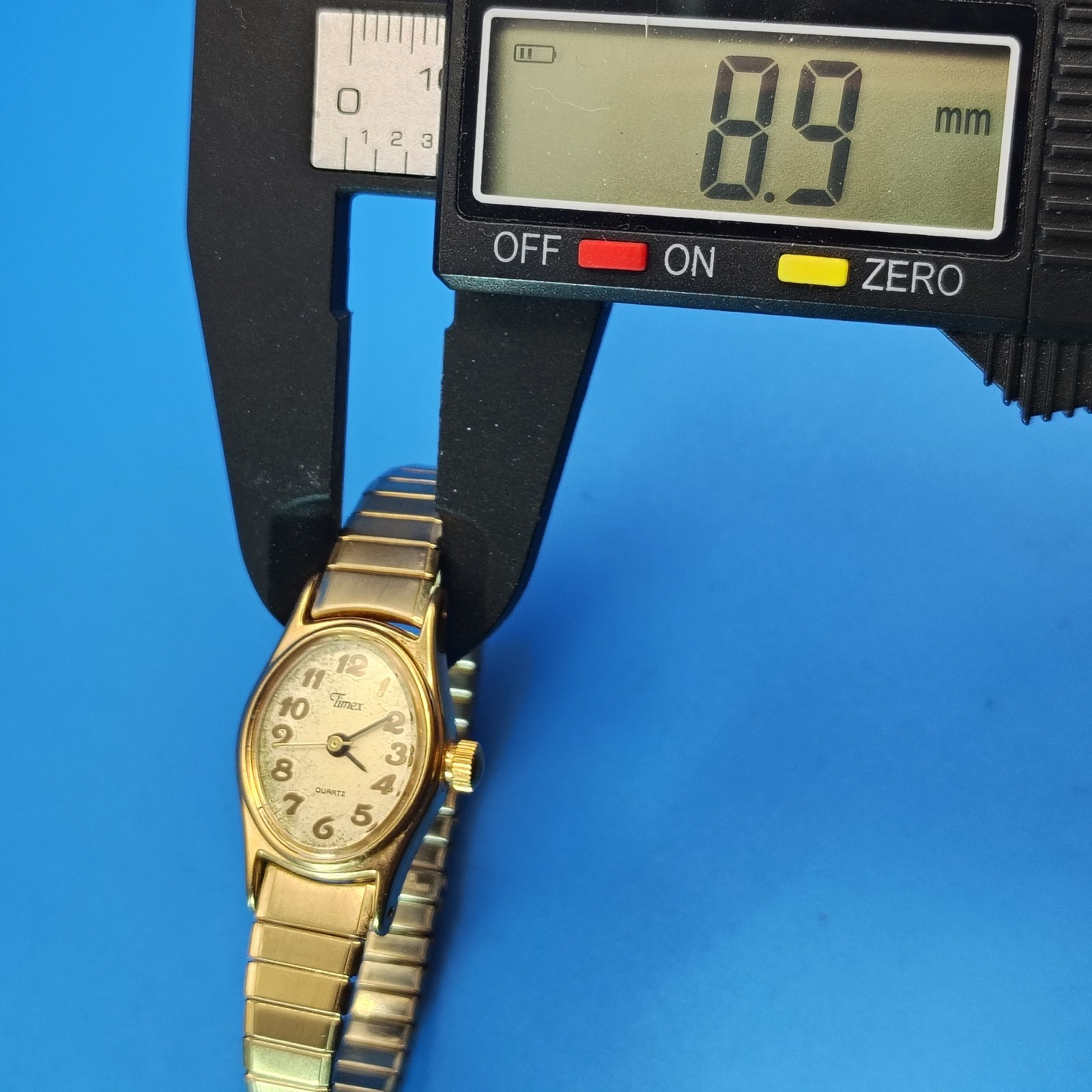 Vintage 1997 Timex Oval 20mm Women’s Quartz Watch Stretch Bracelet Size 5-8