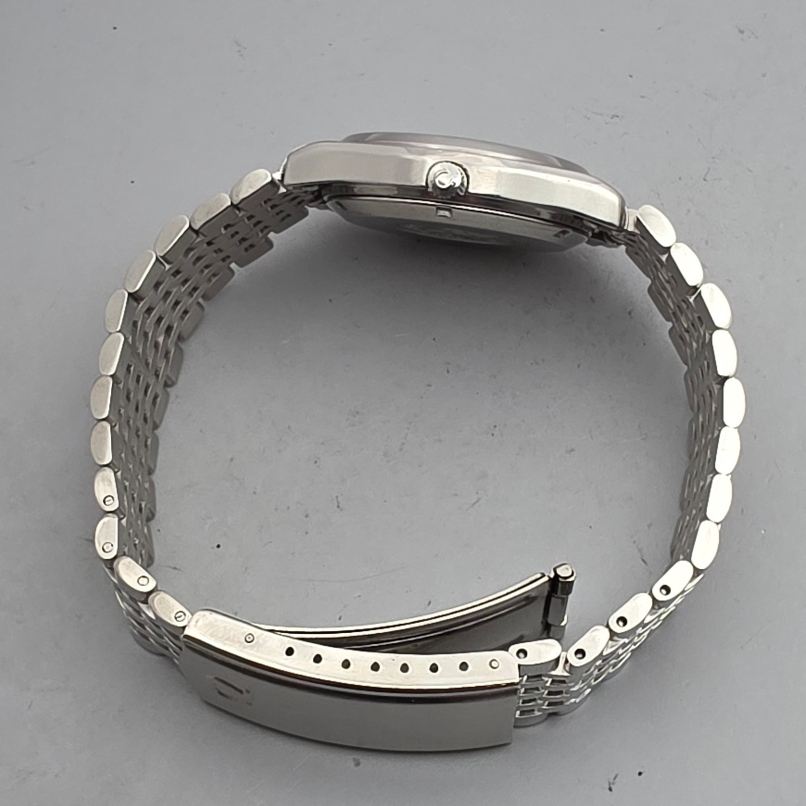 Vintage OMEGA Seamaster men’s automatic watch Ref:166.0278 day/date swiss 1982