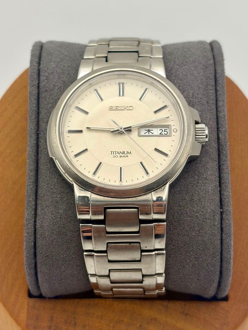 SEIKO Titanium 7N43 7B80 wristwatch quartz