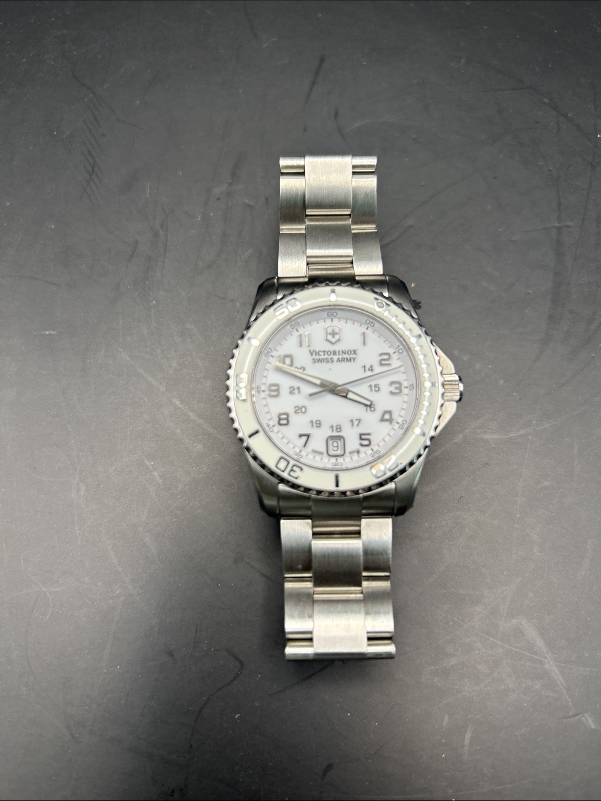 Victorinox Swiss Army Ladies’ Maverick 241482 White Dial 34mm Quartz Watch