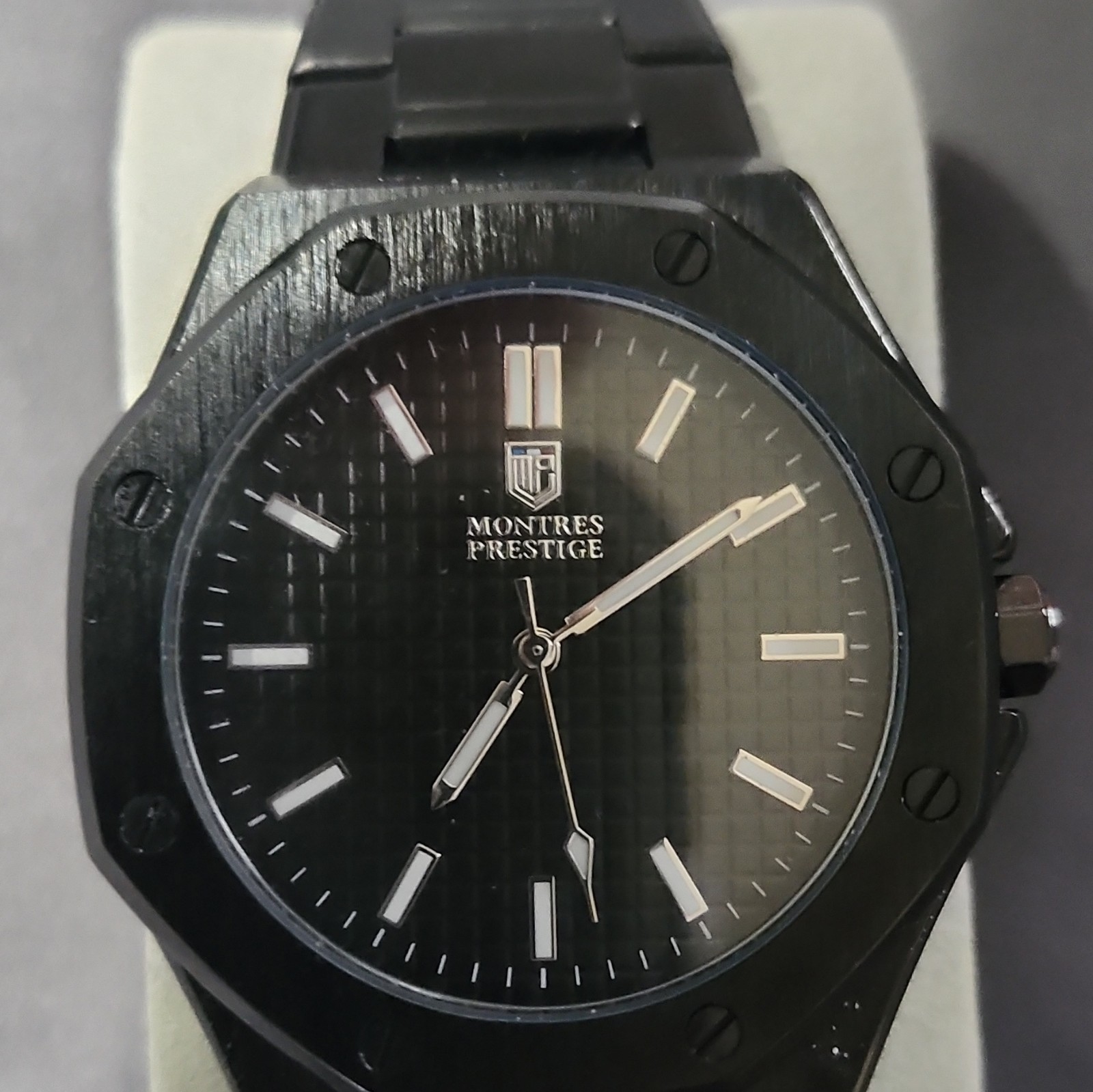 Montres Prestige Quartz Analog 30m 45mm Black Octagon Metal Bracelet w/ Box