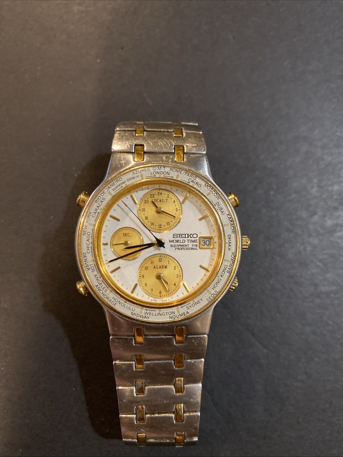 VINTAGE SEIKO QUARTZ WORLD TIMER WRIST WATCH 5T52-7A00 W/DATE
