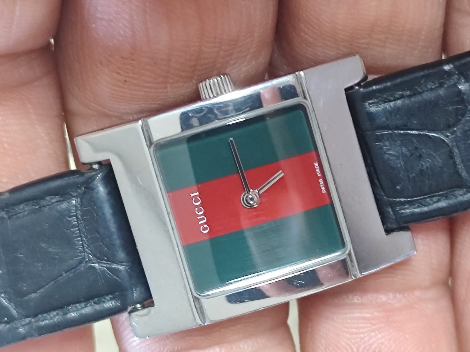 GUCCI Classic Green / Red Dial Black Leather Lady Watch 7700L Genuine NOS