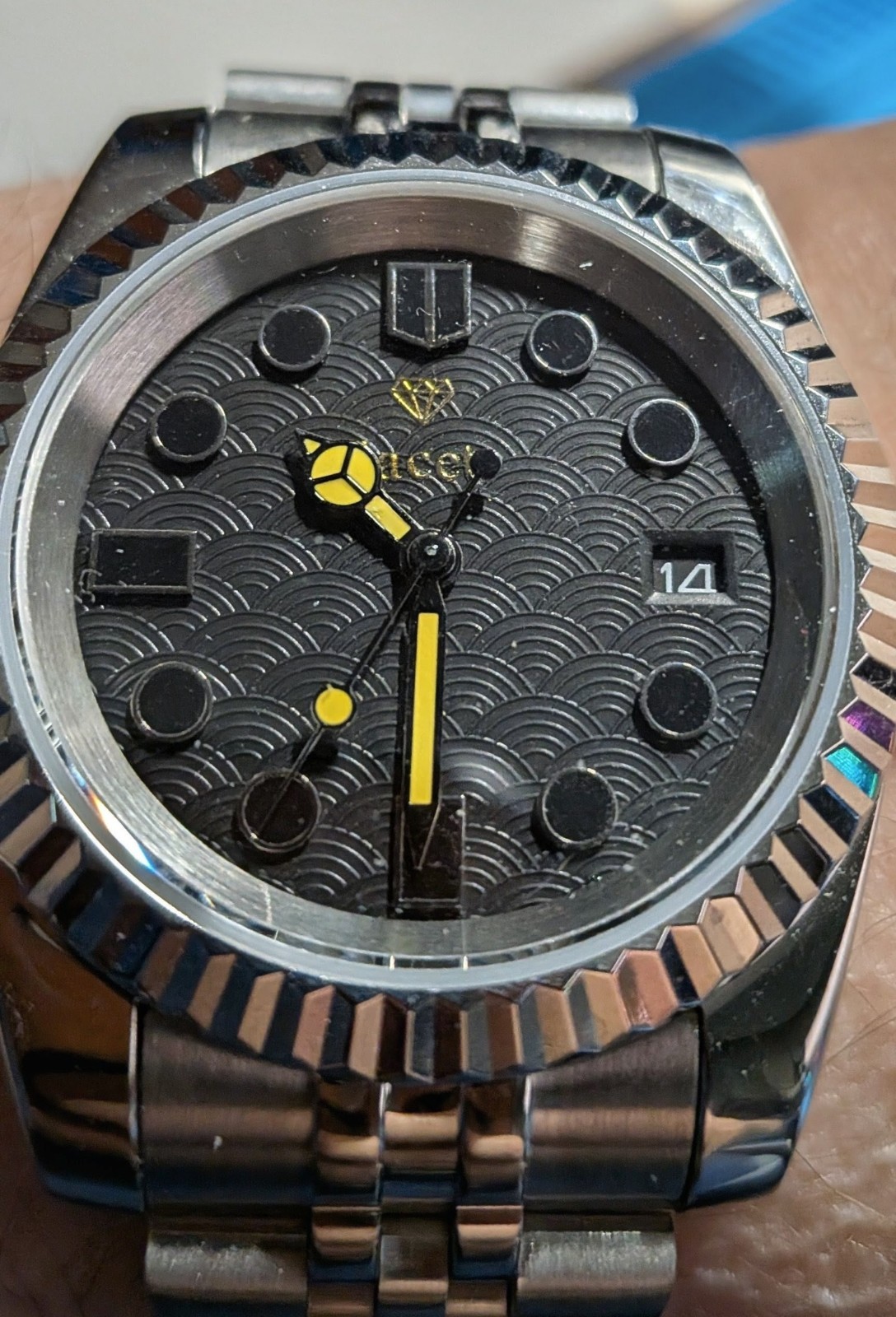 Facet Stealth 2635A men’s automatic watch plus free gift with purchase