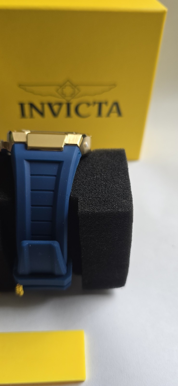 Invicta Racing 48469 Men’s Chronograph Watch Gold Tone Blue Silicone 43mm New