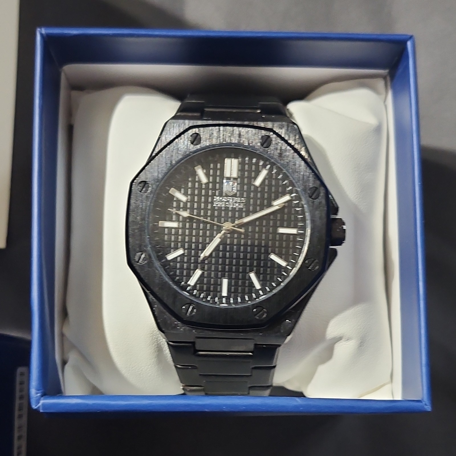 Montres Prestige Quartz Analog 30m 45mm Black Octagon Metal Bracelet w/ Box