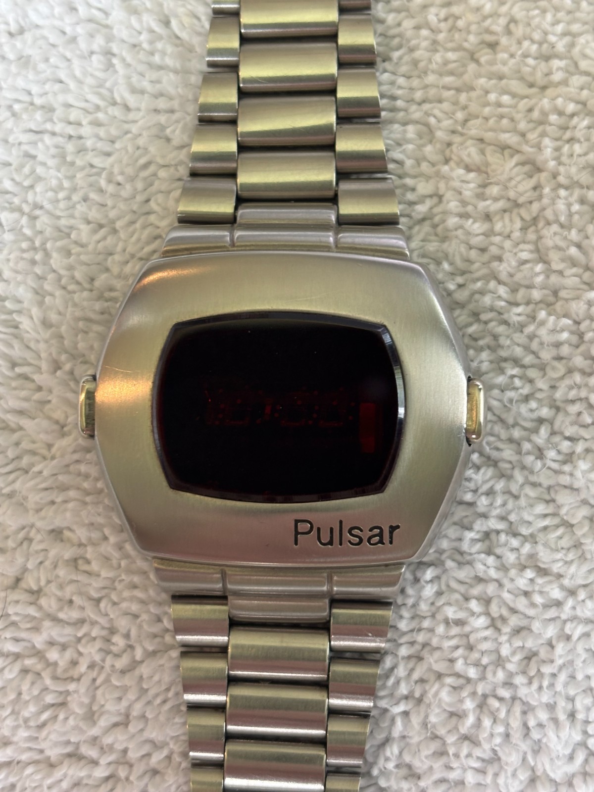 Pulsar P3 LED working perfectly and bright crystal is perfect