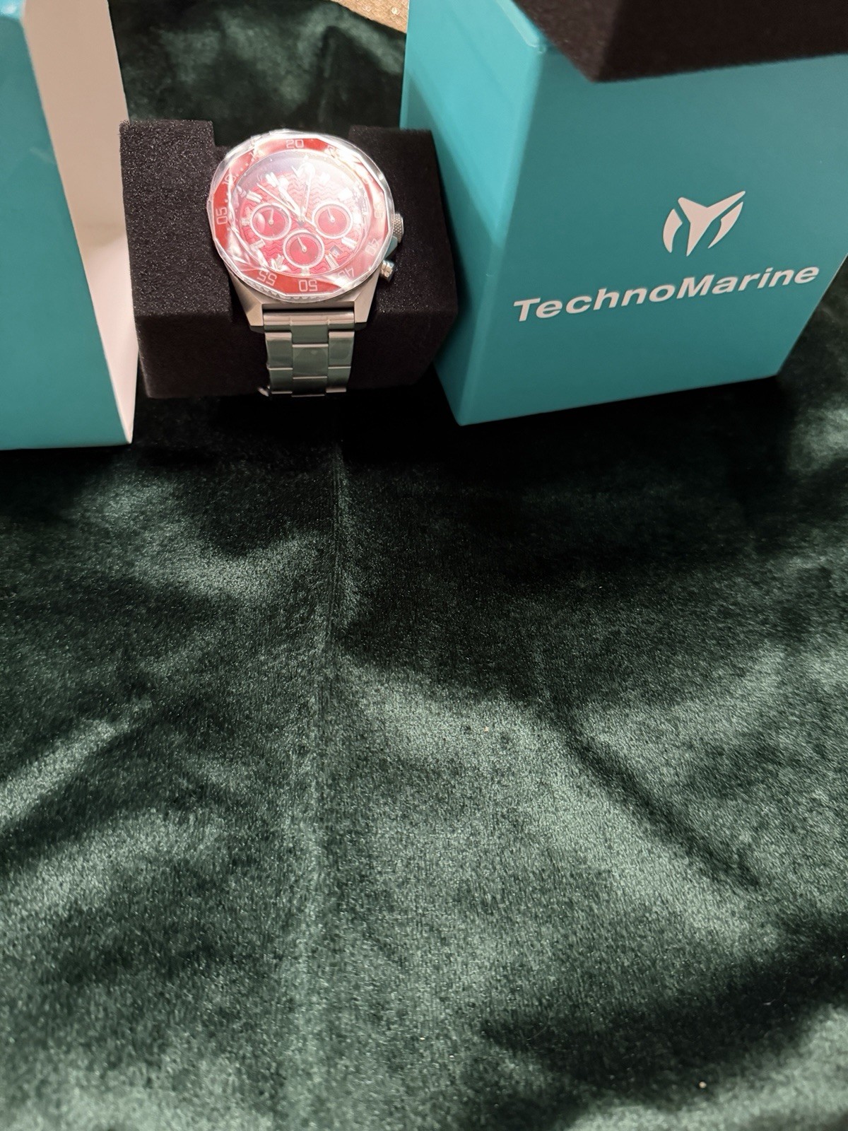 TechnoMarine Quartz Chronograph Date Red Dial 45mm Steel Bracelet 100m Box
