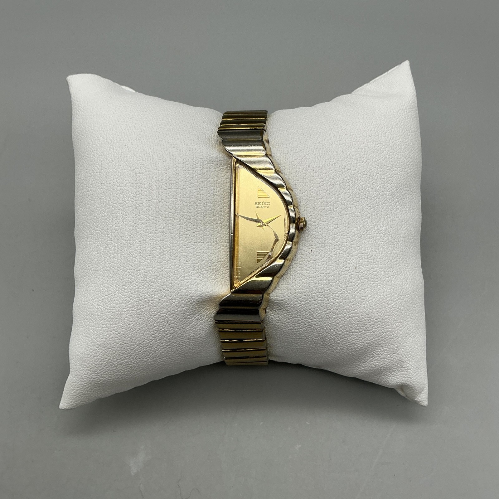 Seiko Half Moon 1F20-5D59 Women Watch 14mm Gold Tone Dial CRACKED CRYSTAL 6.25″