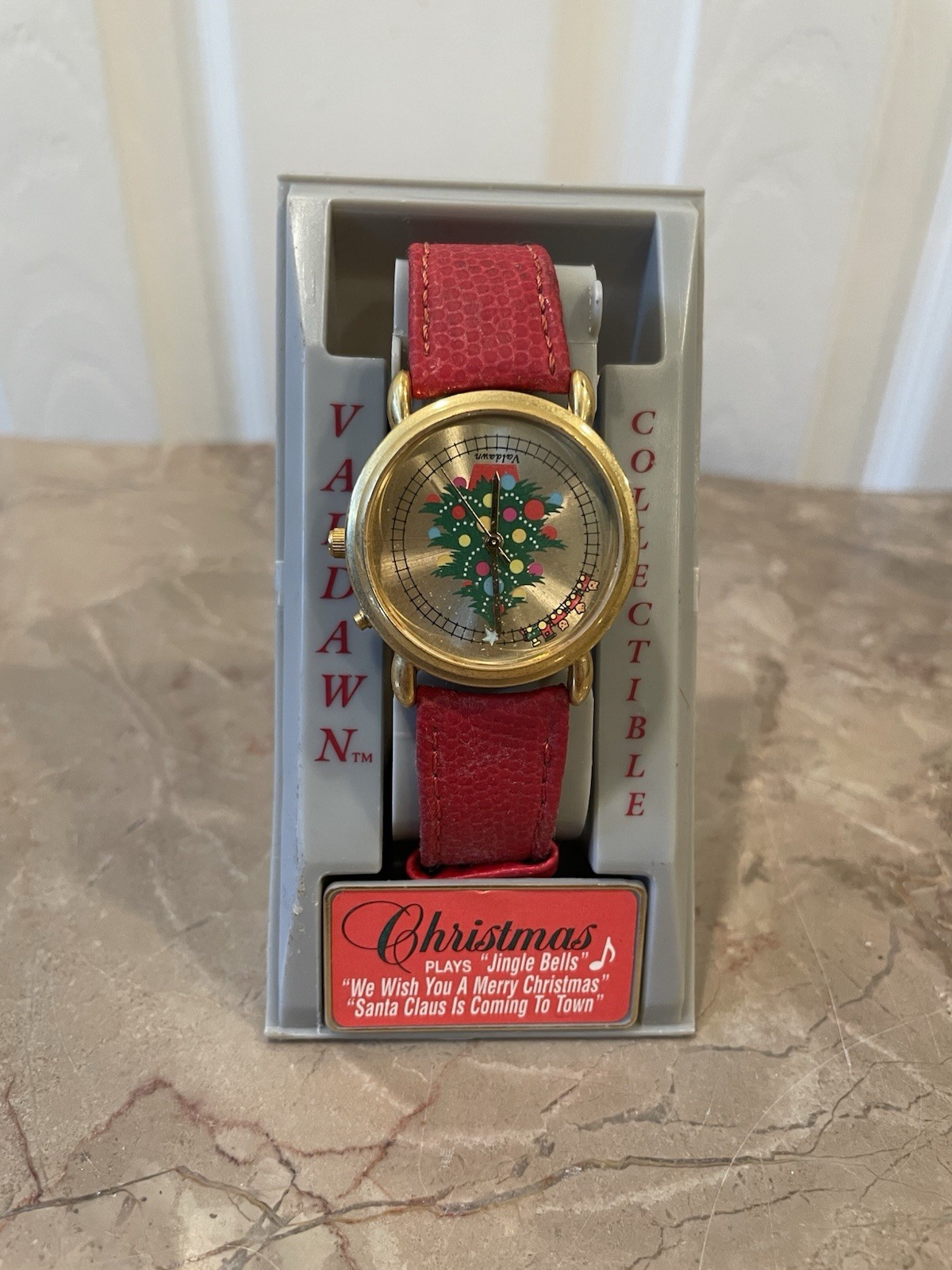 Valdawn Englewood Cliffs Rotating R&R Train Bears Christmas Tree Holiday Watch