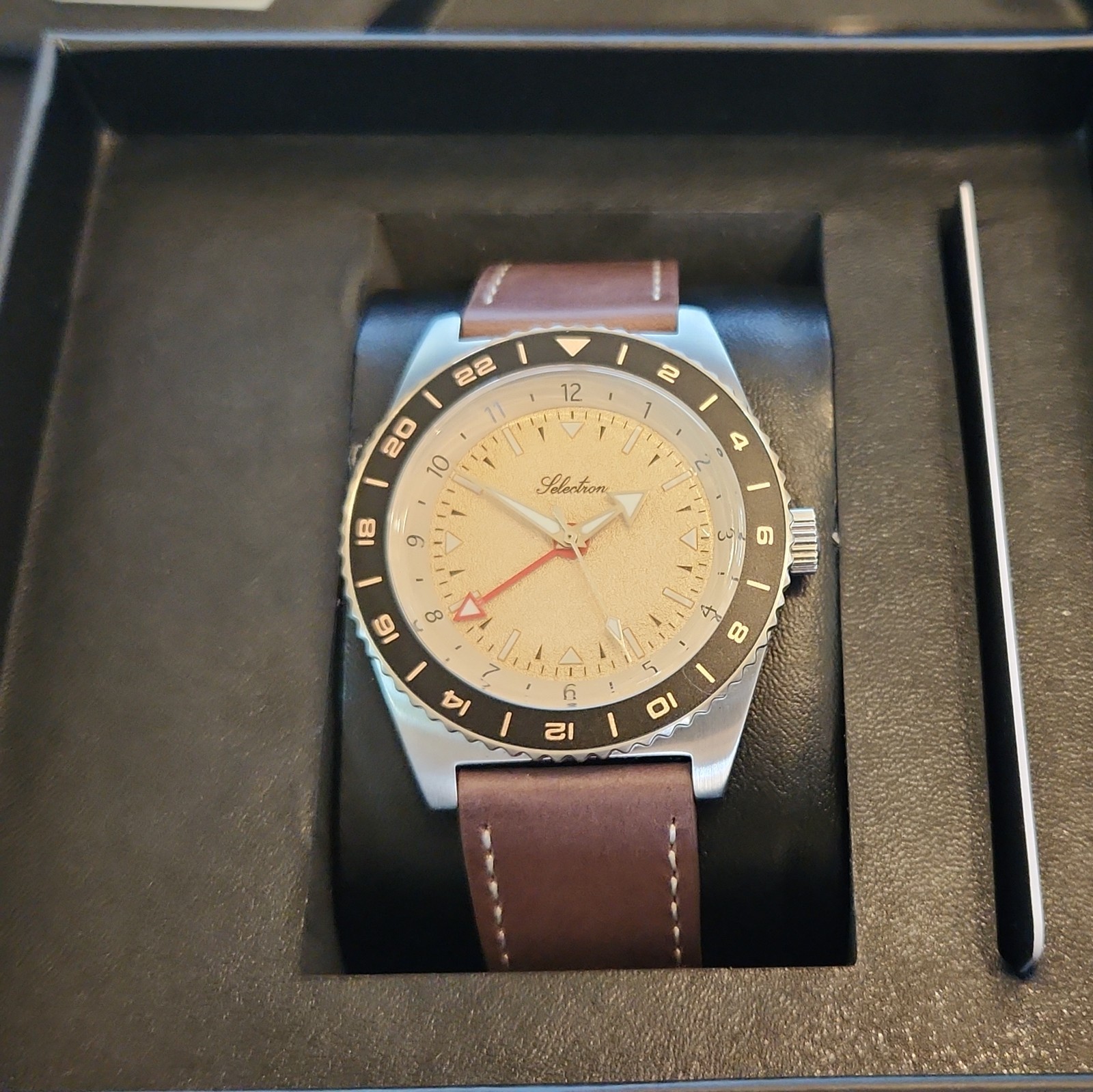 Men’s Selectron SGMT-10 Champaign Tone Quartz Watch New In Box MSRP $375