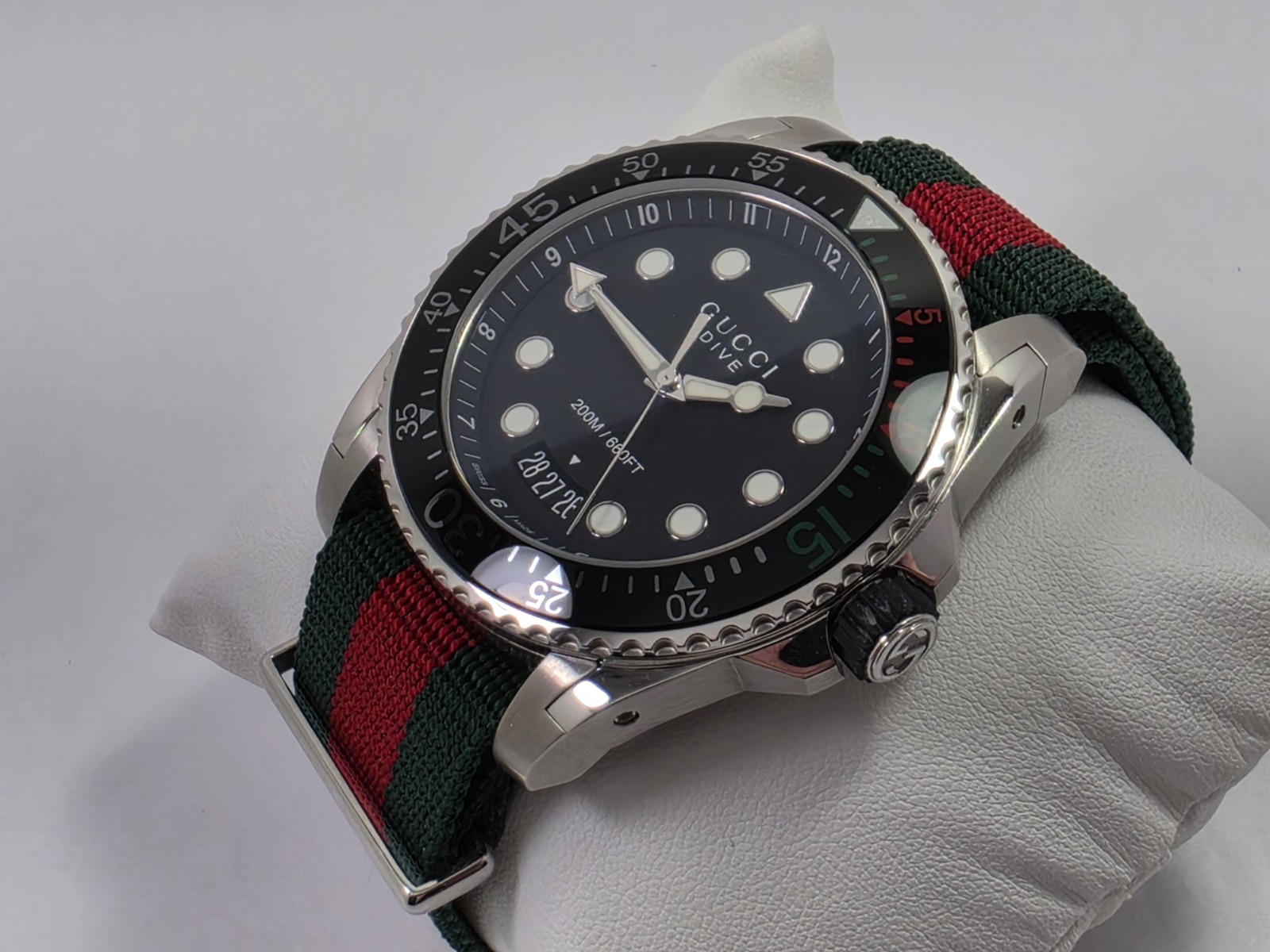 Gucci Dive SWISS Quartz Black Dial Red Green Nylon Strap Men’s Watch YA136209