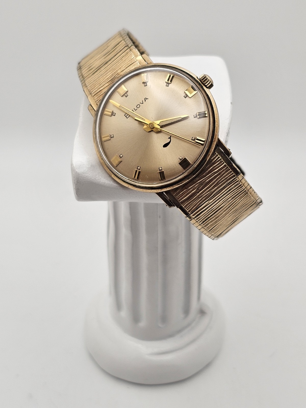 Vintage 1970 Bulova “Whale” Mechanical 10k Gold filled Case Analog Men Watch??