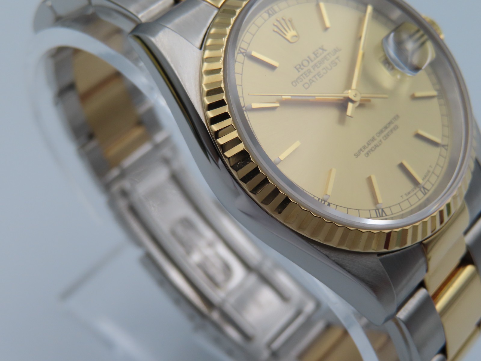 1996 Rolex Datejust 16233 Men’s 36mm 18k Yellow Gold Stainless Steel Wristwatch
