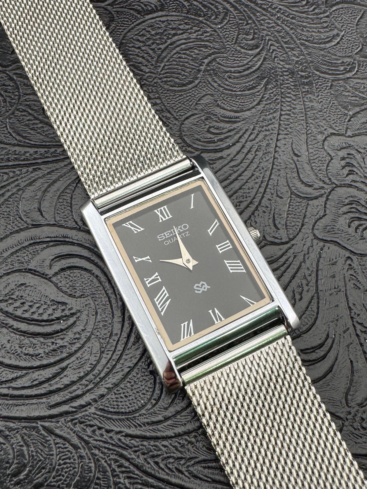 BLACK DIAL Vintage Seiko Slim Quartz Men’s Wrist Watch