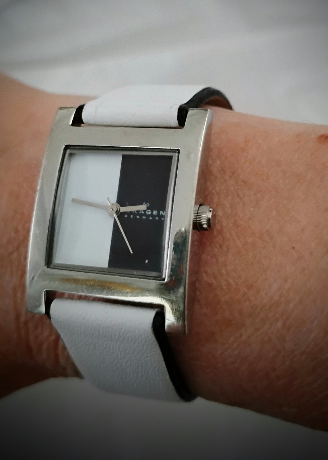 Vintage Skagen Ladies Watch Modern Rectangle Face Black White Leather Band