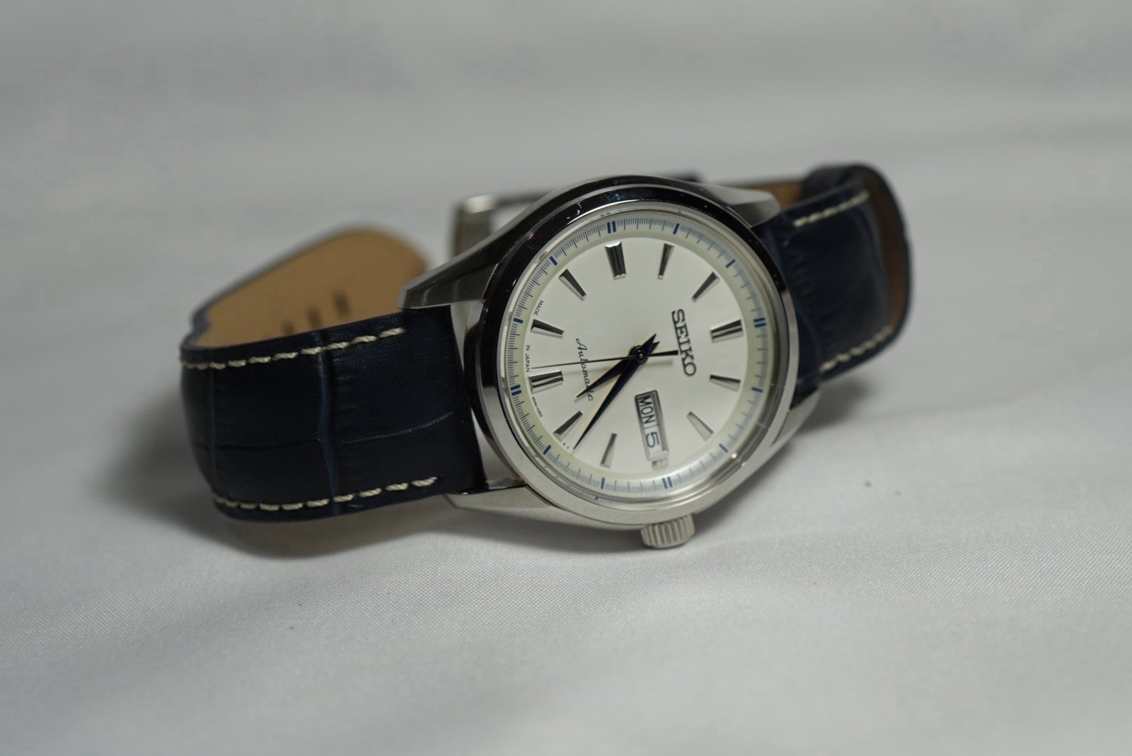Seiko 5 Automatic Men’s Watch White Dial Day/Date 24J Blue Leather 36mm