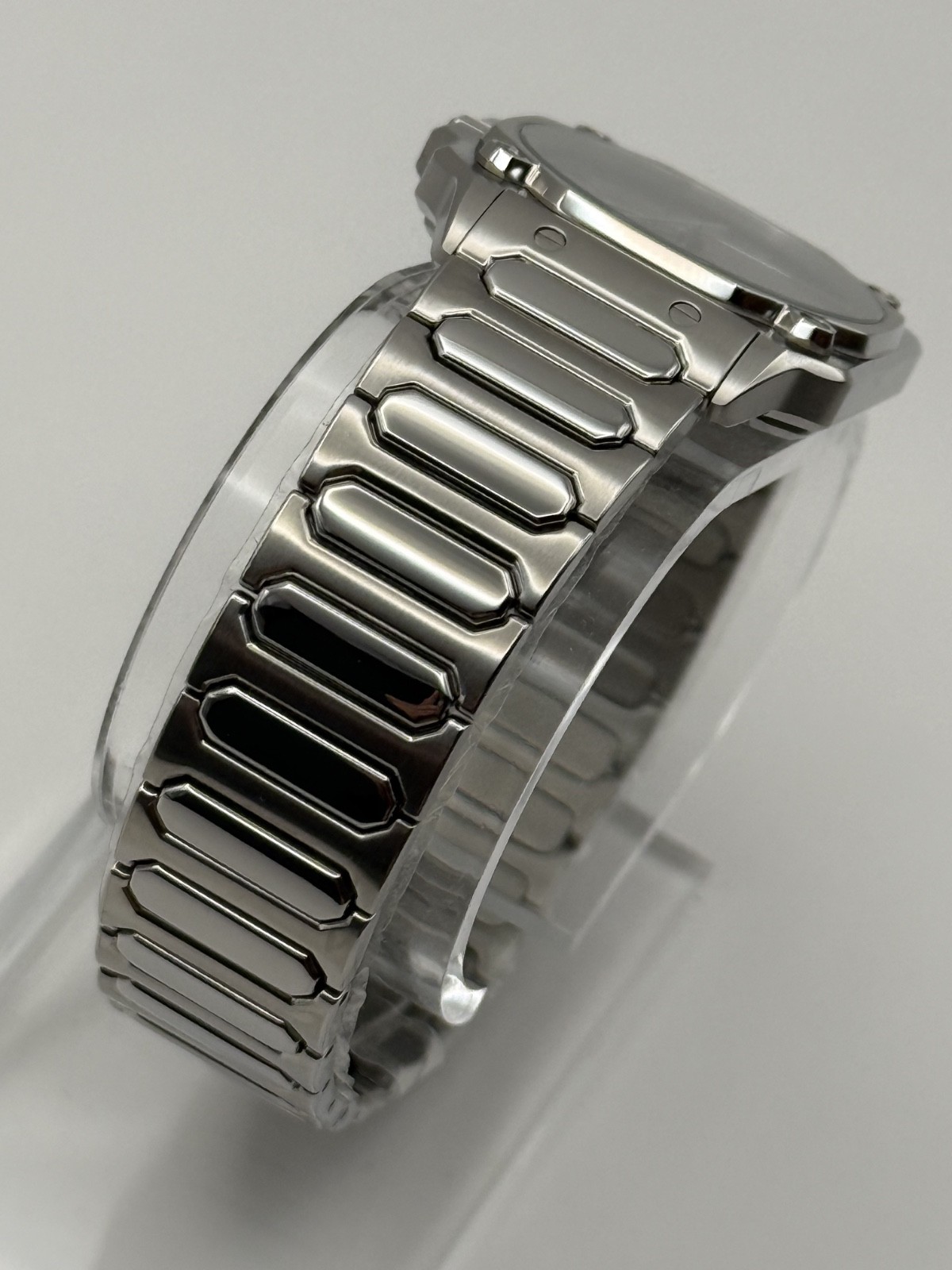 Gucci G-Flat 30mm Black Dial Stainless Steel Bracelet Watch YA166505