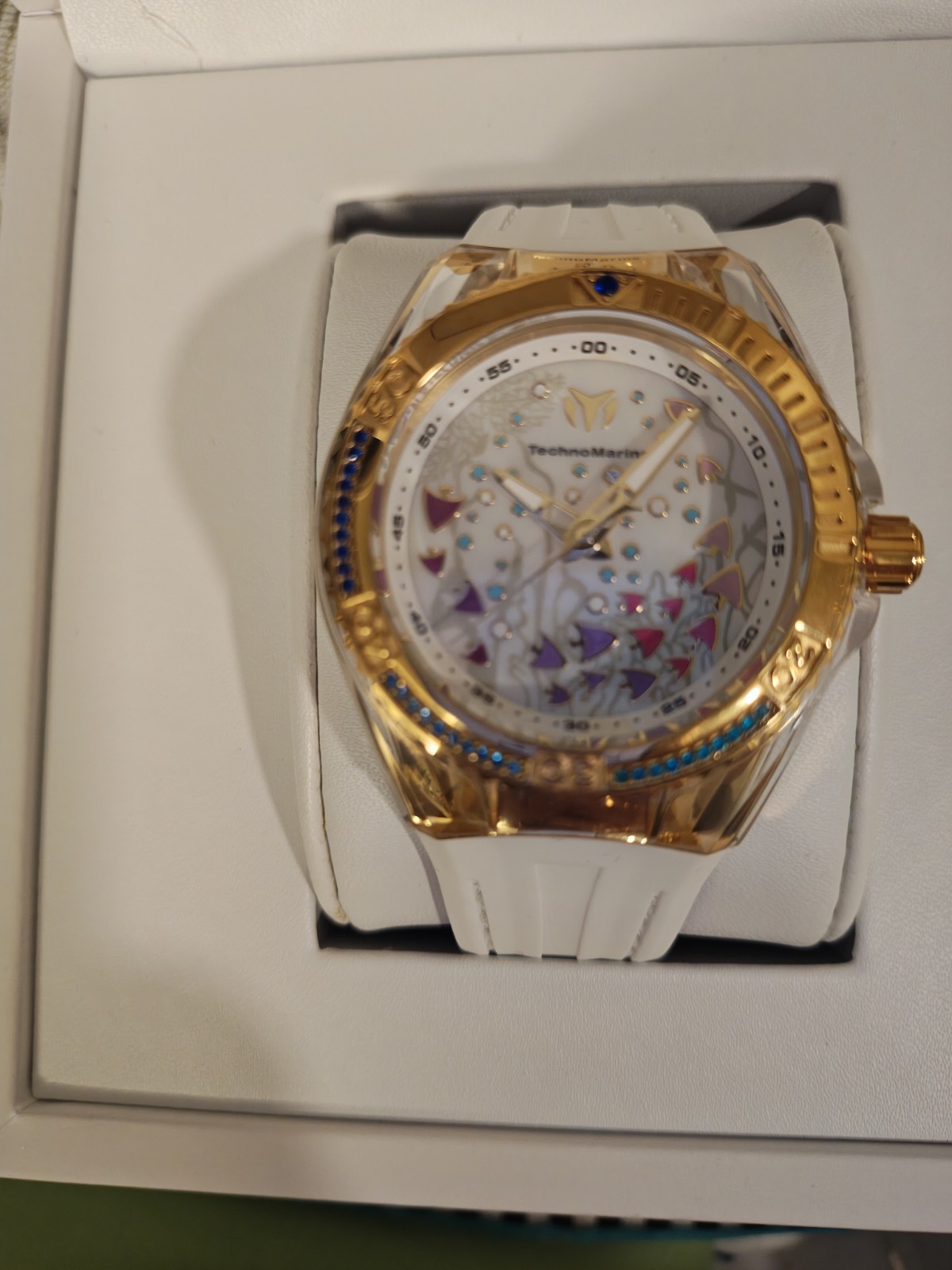 Women’s Stunning TechnoMarine Dive Watch With Mother Of Pearl Dial