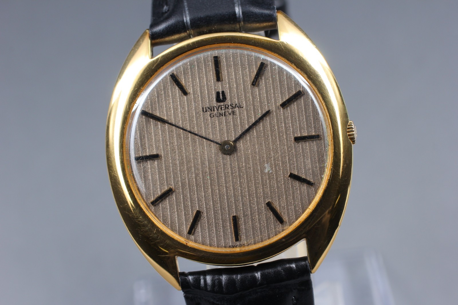 Rare Vintage Universal Geneve 542111 Ultra Slim Gray Gold Manual Men Watch JP