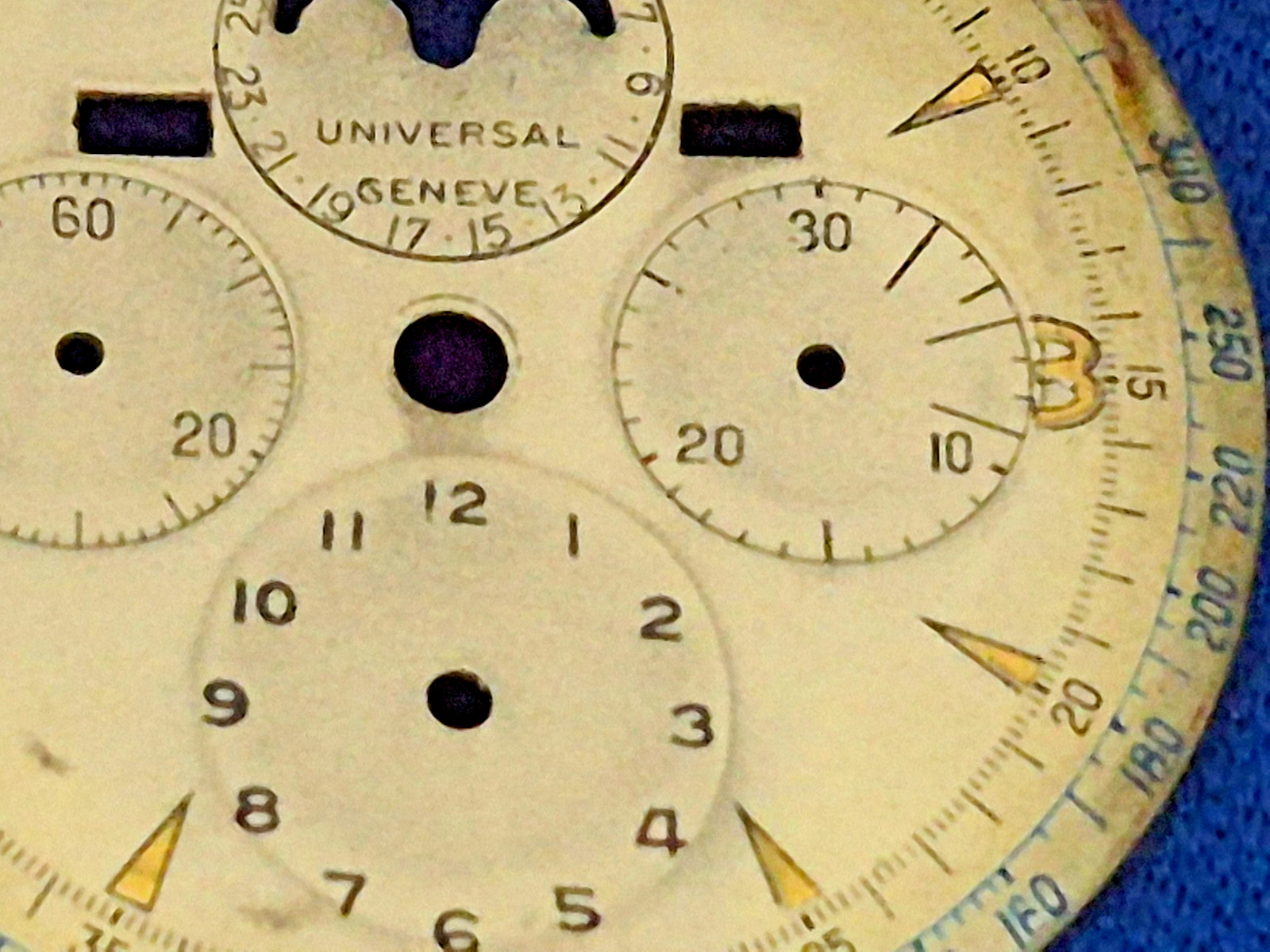 Universal Geneve Tri-compax Moon Phase Chronograph Dial 31.8mm Tri Compax Vintag