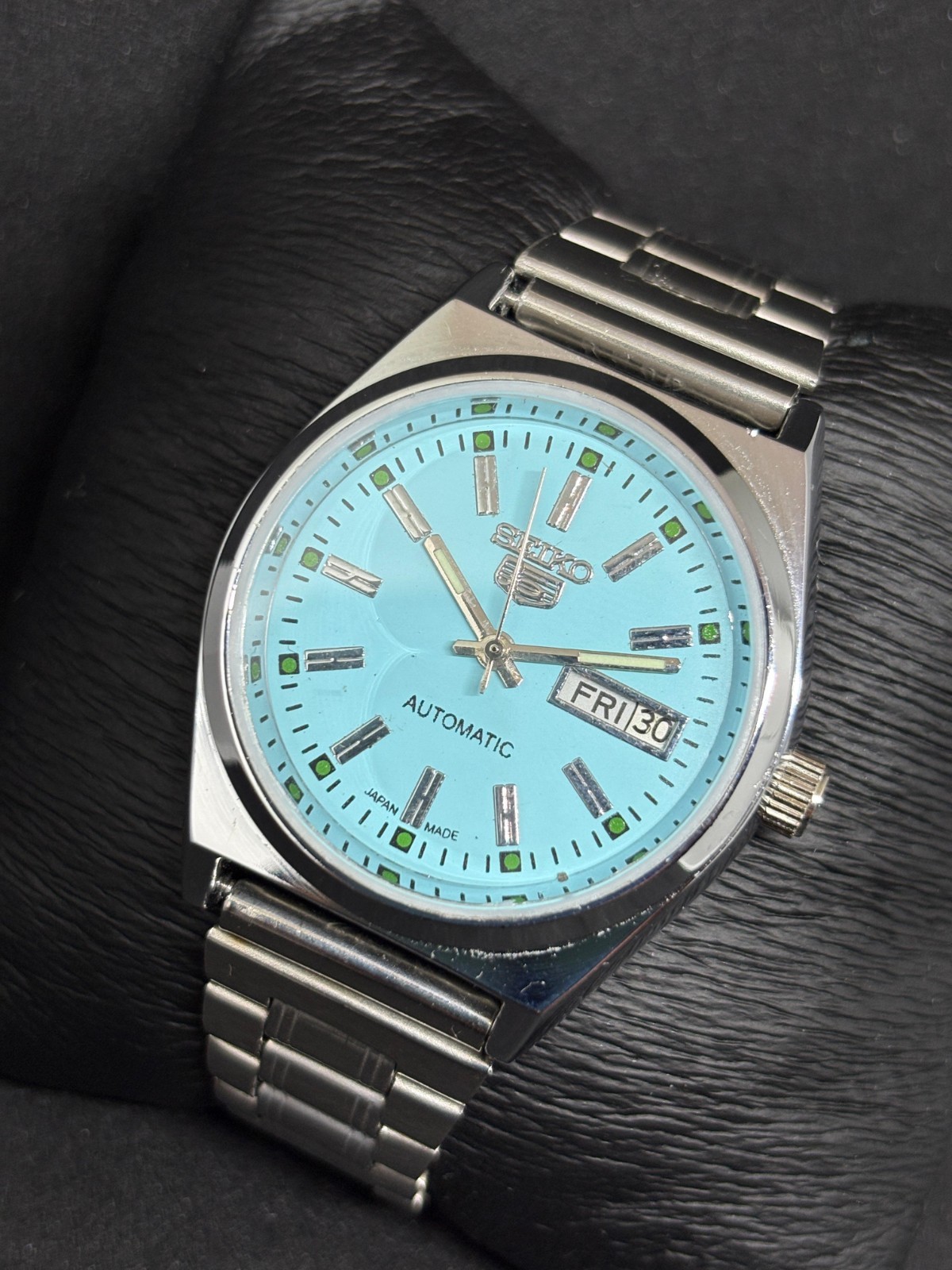 Vintage Seiko 5 Automatic Day/Date Japanese Men’s Wrist Watch