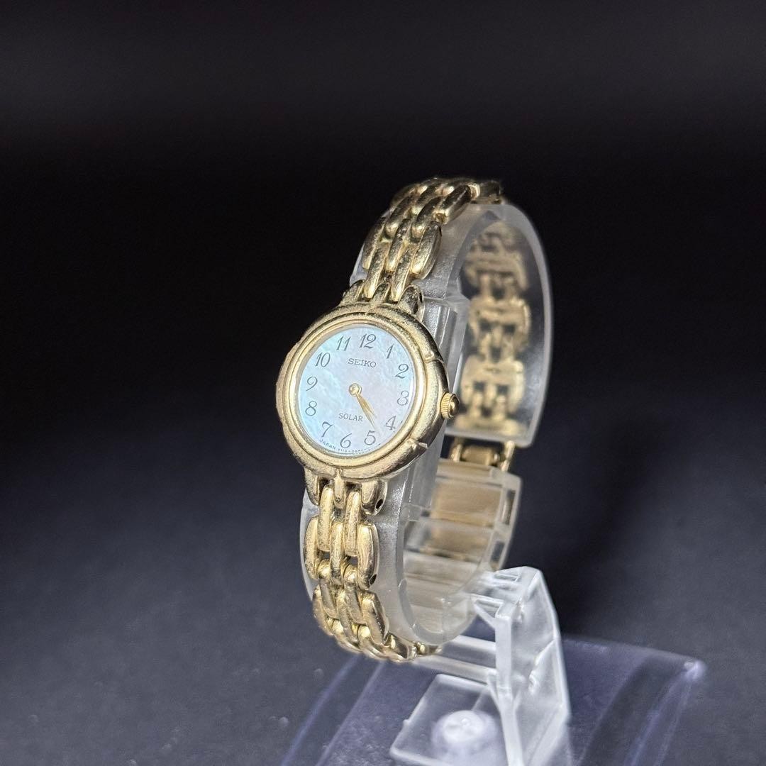 SEIKO V110-0A70 Watch with Chain and Shell Dial