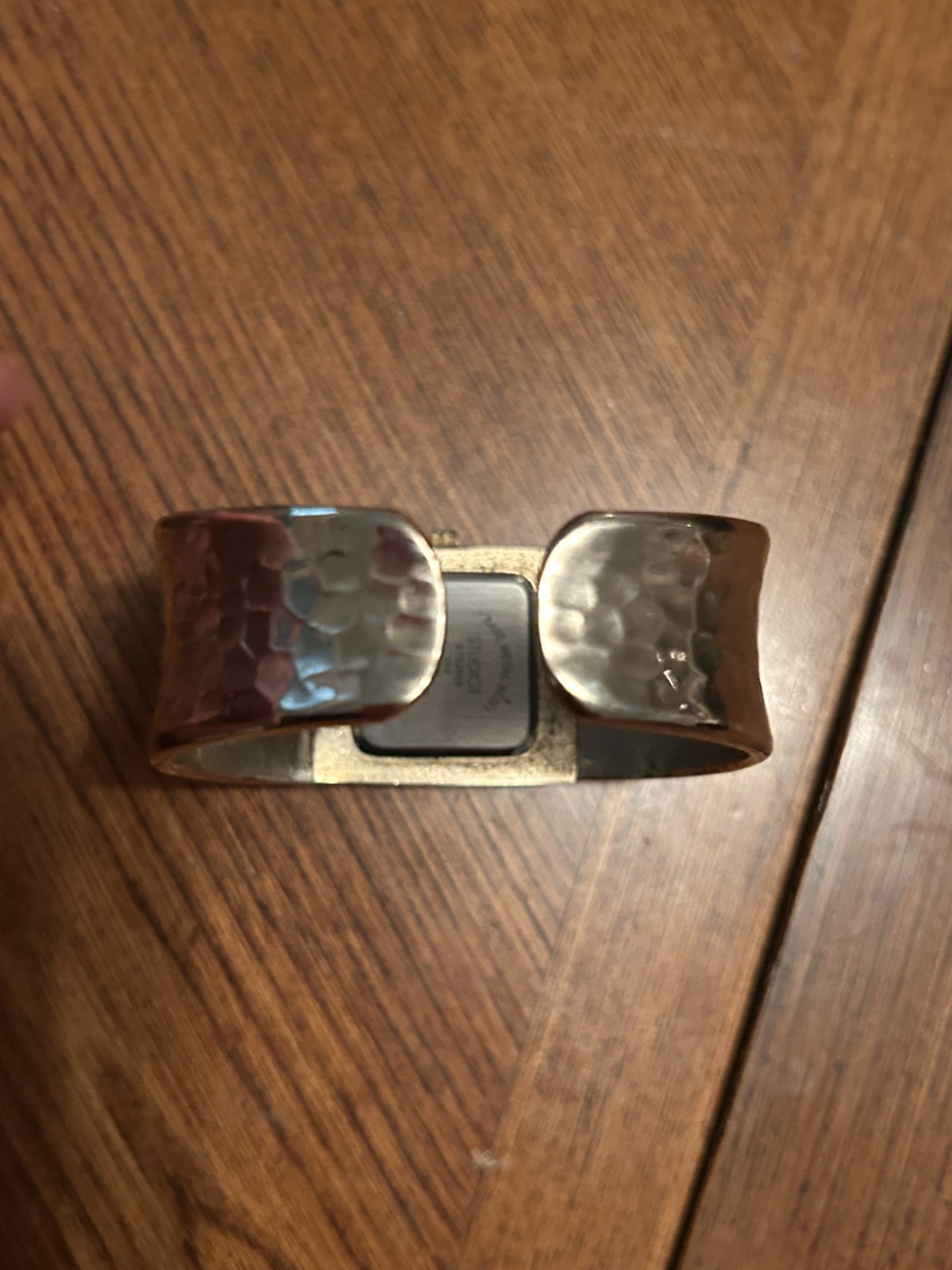 Studio Quartz Hammered Silver Tone Cuff Bracelet Watch New Battery Works