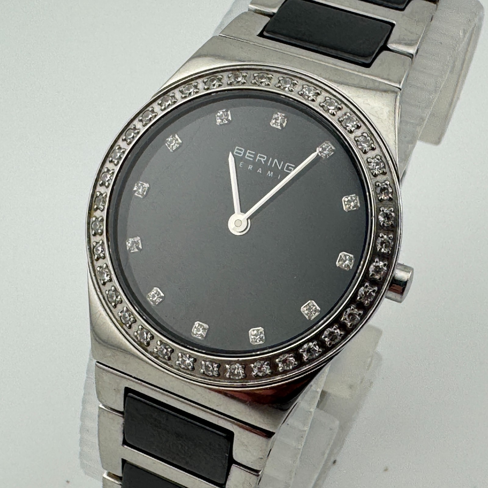 Bering Quartz Watch Women Silver Sapphire Ceramic Silver Black New Battery 6.5″
