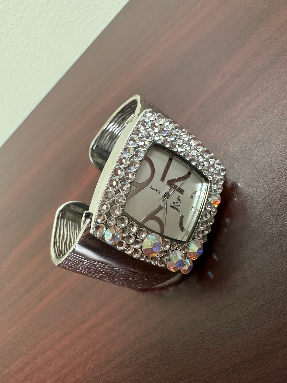 Jimmy Swarovski Crystal Quartz Watch 2.5″ Closed 3.5″Open
