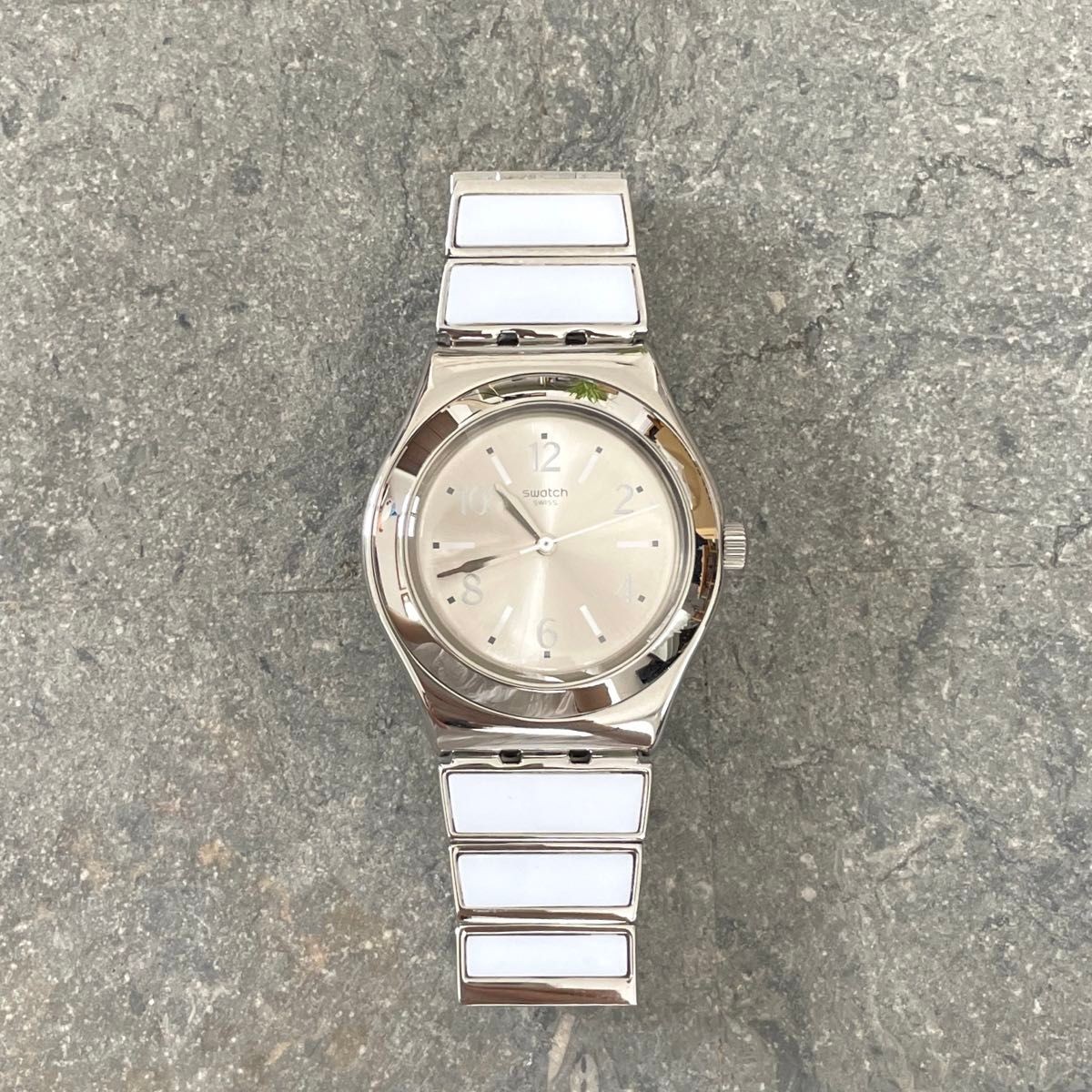 Swatch Ladies Wristwatch Silver White