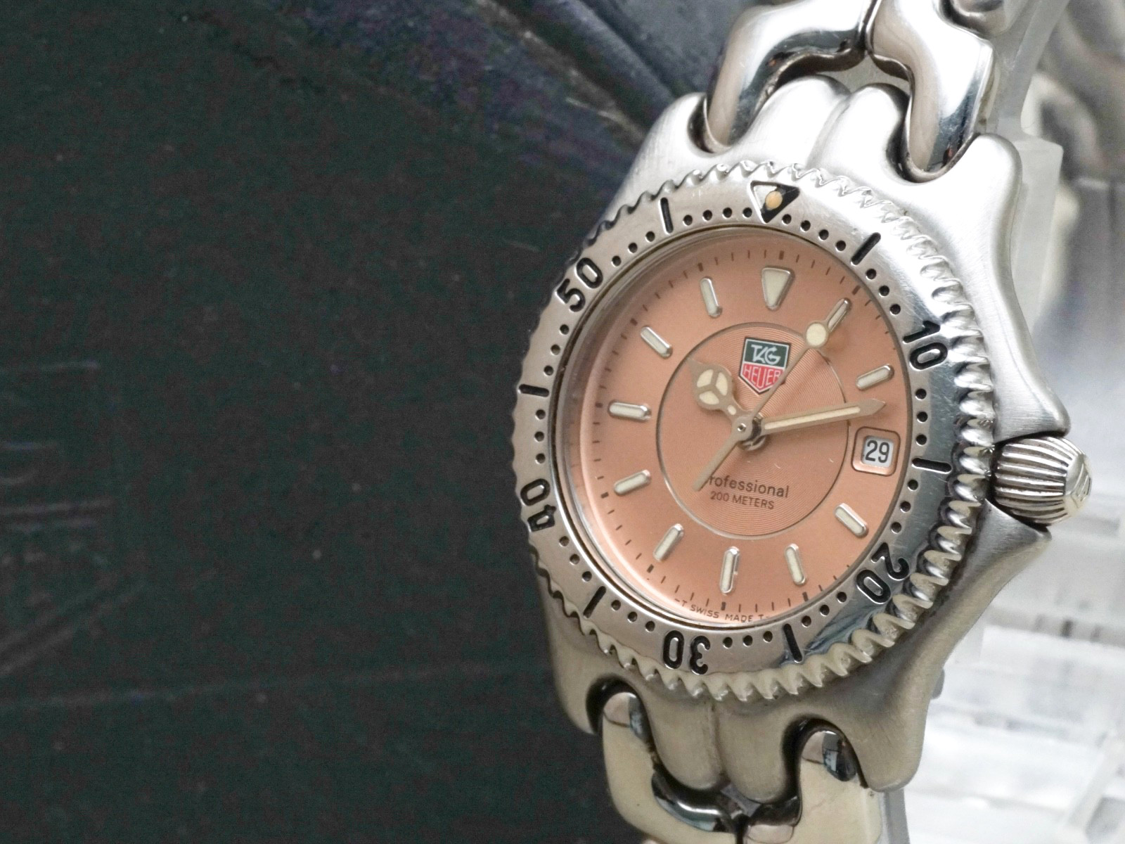 TAG Heuer Sel WG131D Professional Pink Dial Vintage Quartz Women’s Watch 28mm