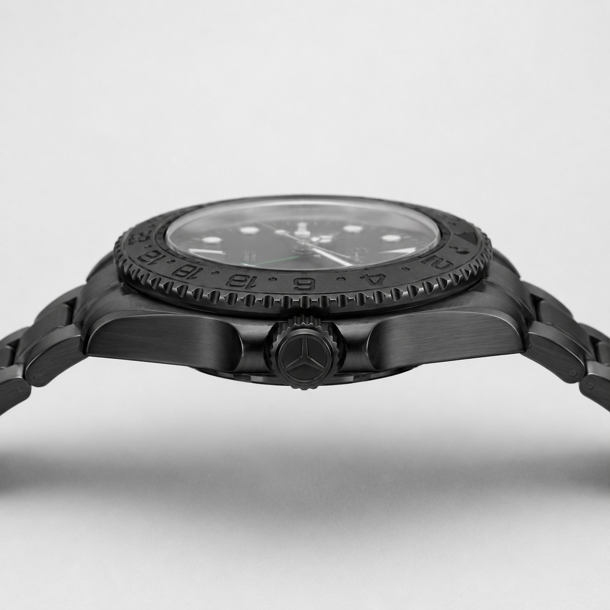 Élan Noir Automatic Day Date GMT Watch 41mm BlackOut NH35 Stainless Steel Purple