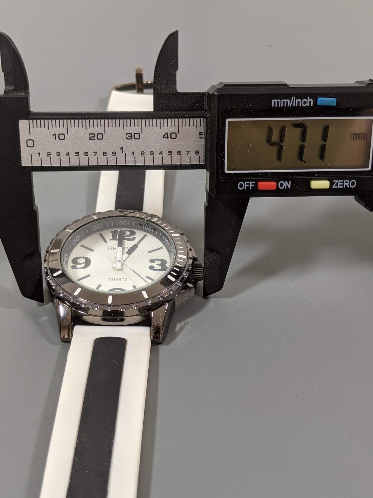 Geneva Black White Stripe Silicone Jelly Band Watch Round White Dial