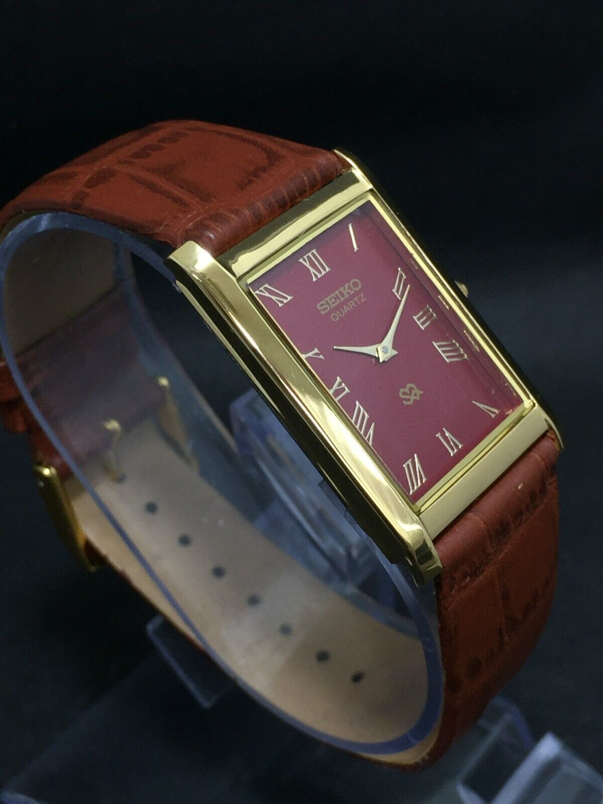 Vintage Seiko Slim Quartz Red Face Rectangle Japanese 26MM Case Mens Watch S06