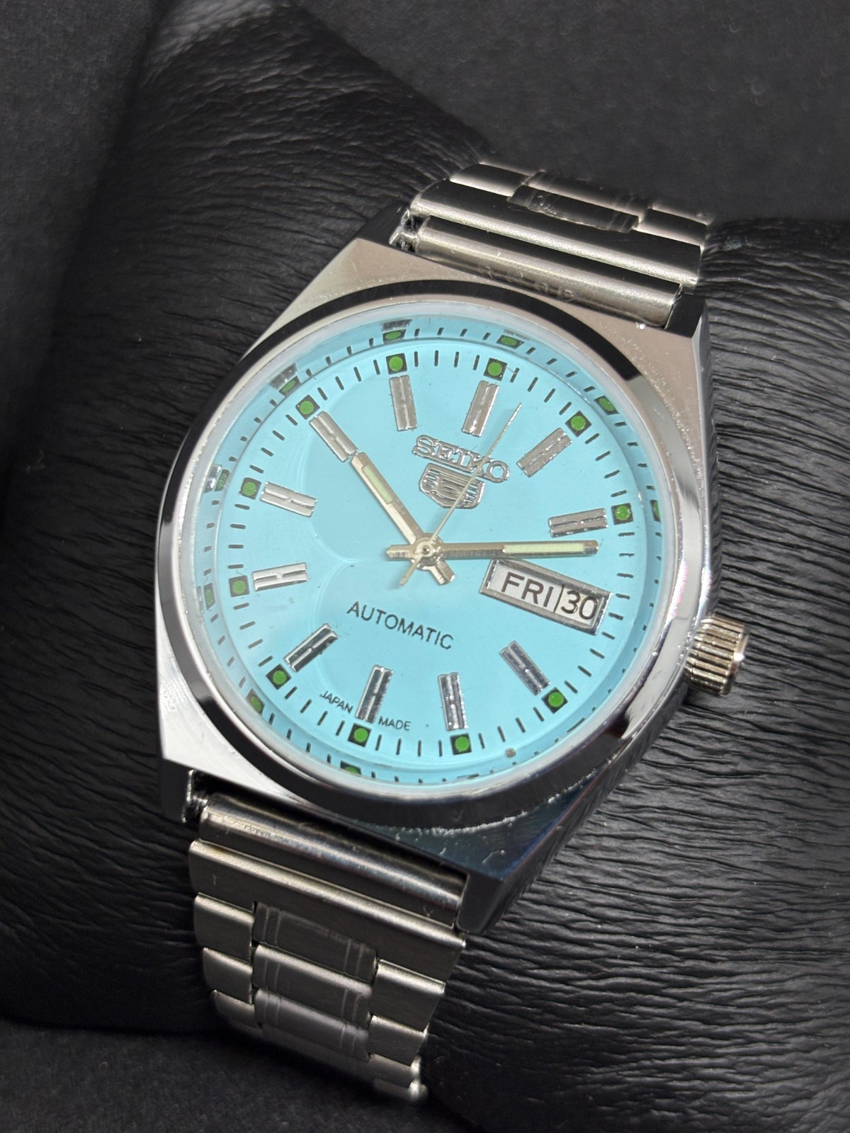 Vintage Seiko 5 Automatic Day/Date Japanese Men’s Wrist Watch