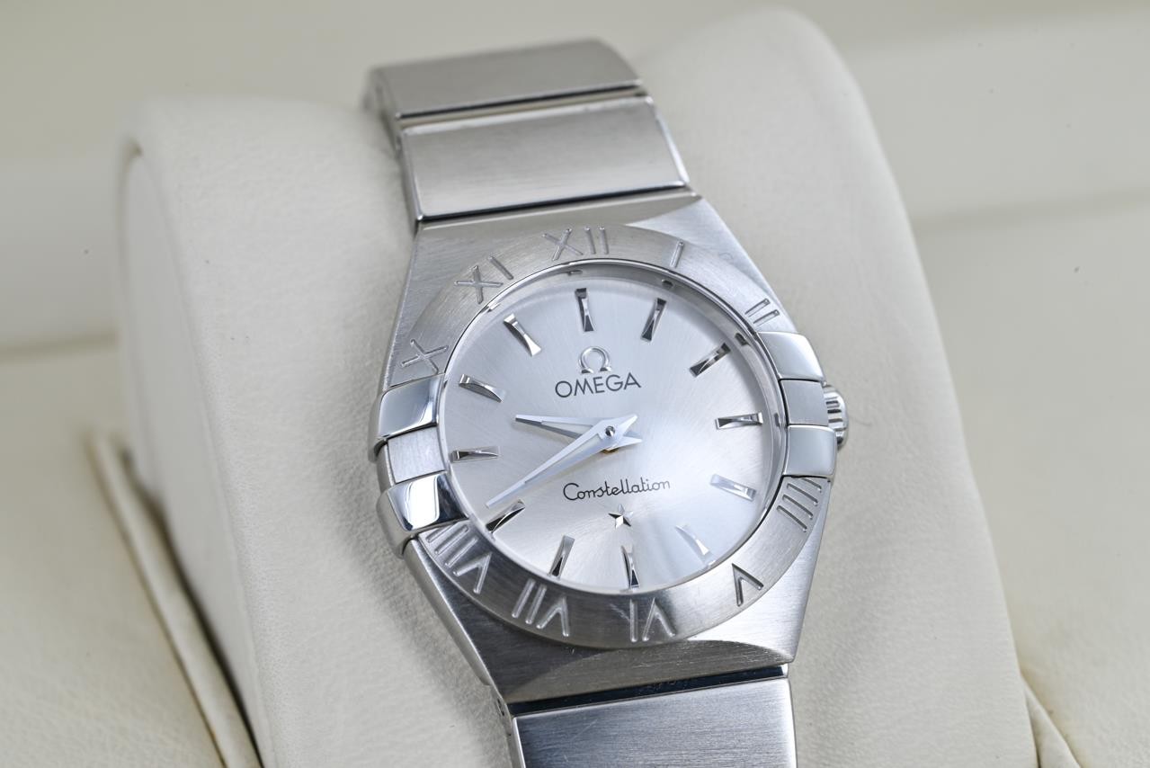 Ladies Omega Constellation Watch 123.10.24.60.02.001 – 24mm Silver Dial 2010