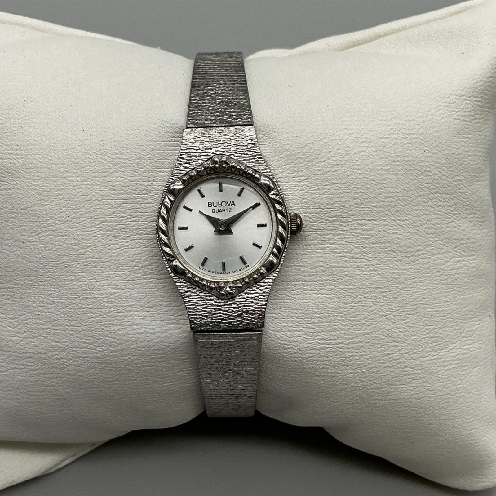 Vintage Bulova Womens Watch 17mm Silver Tone Textured 91L09 New Battery 6″