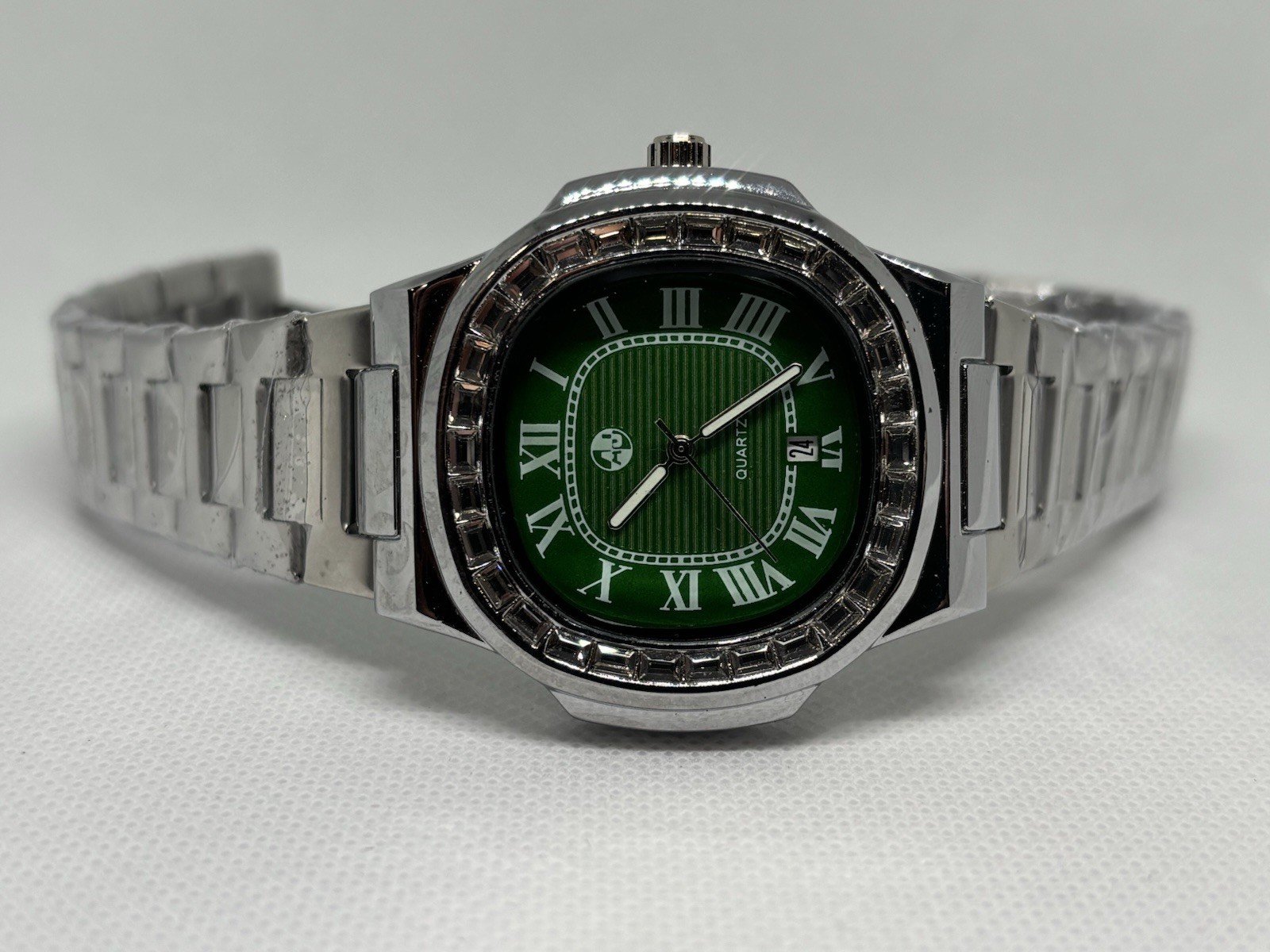 MENS Green Dial Crystal Bezel Date Quartz Watch Silver Tone Bracelet
