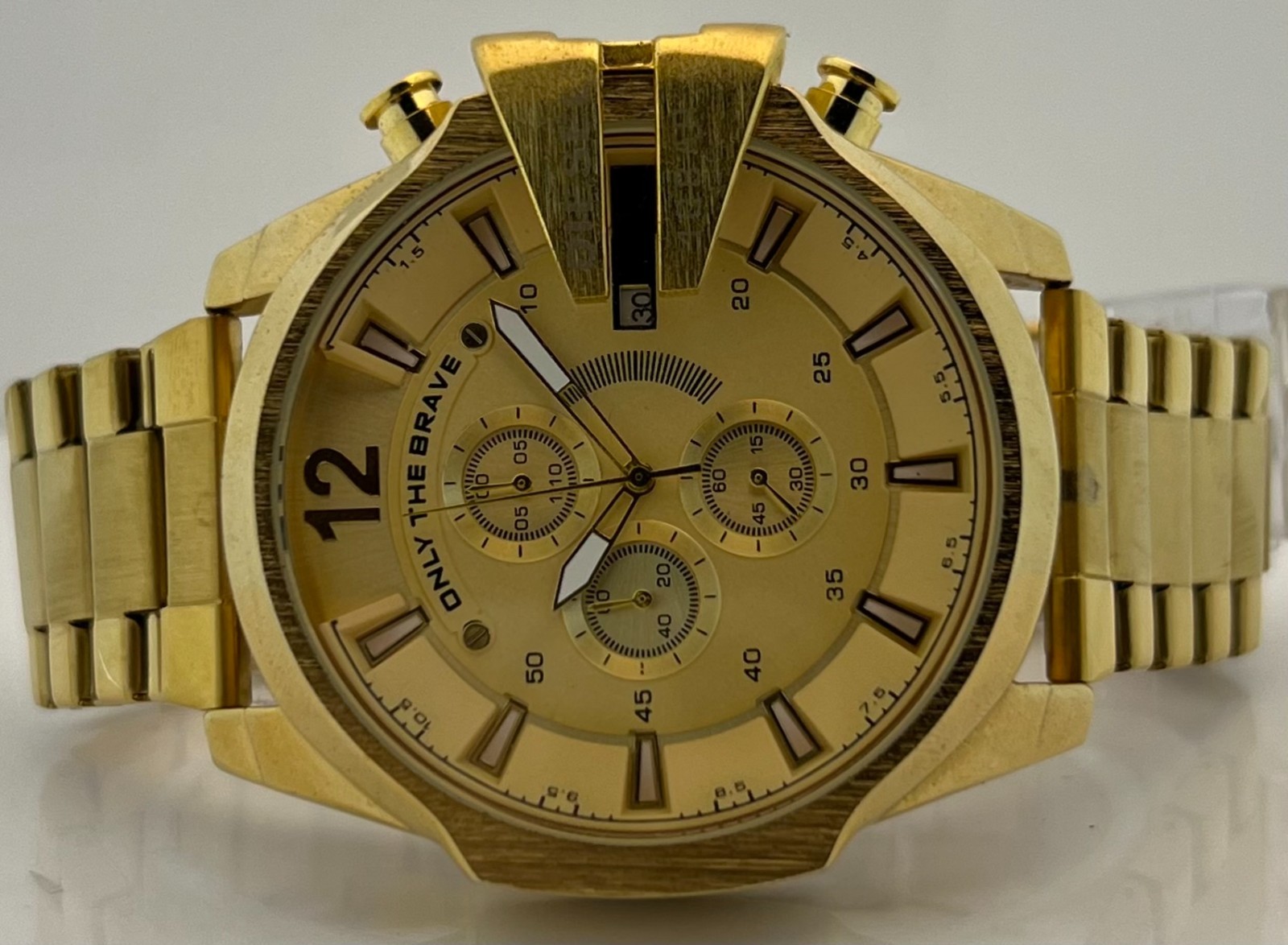 Men’s Diesel Mega Chief Chronograph Date Quartz Golden Dial Working Wristwatch