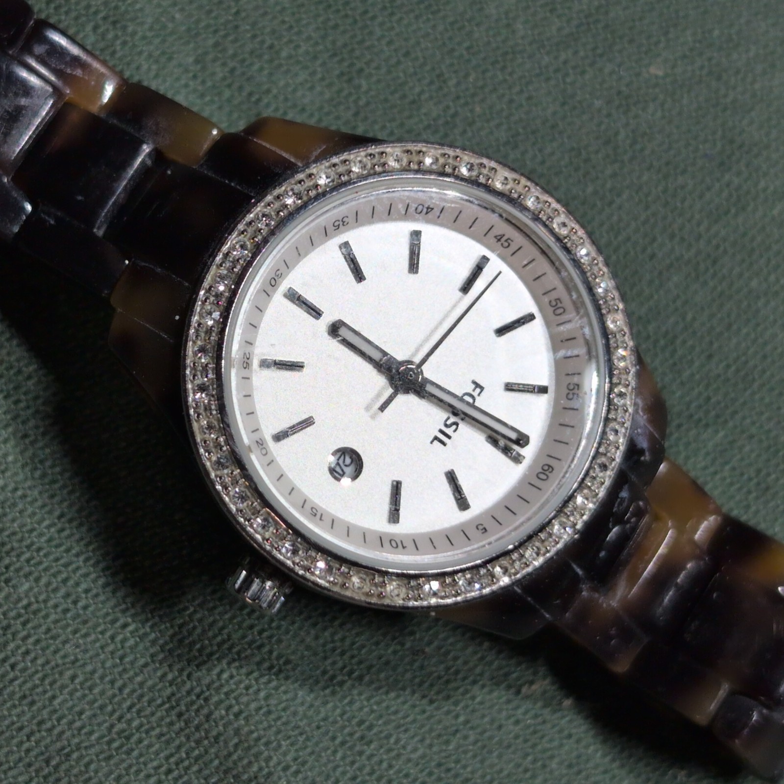 Fossil ES2680 Women’s Plastic Analog White Dial Quartz Genuine – NEW BATTERY