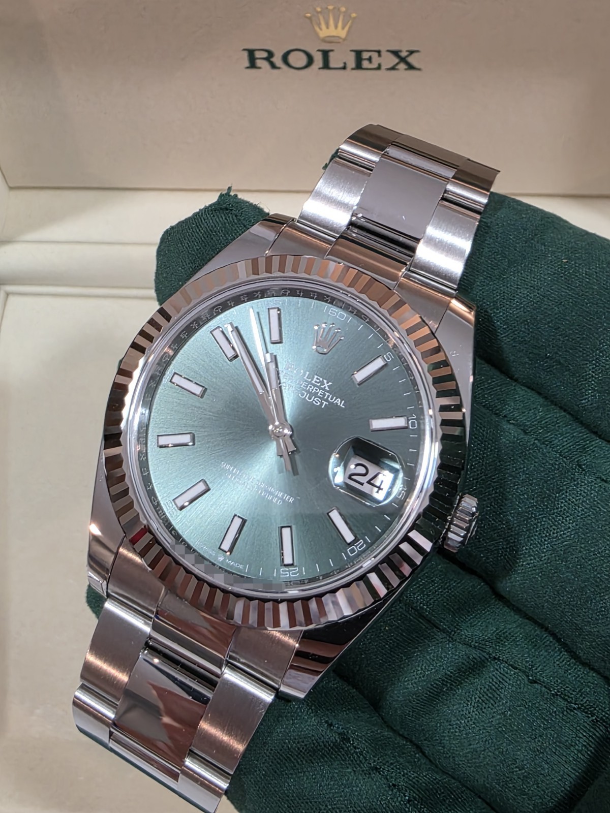 2026 Rolex Datejust 41 mm 126334 Mint Green Oyster Brand New/Unworn Complete Set