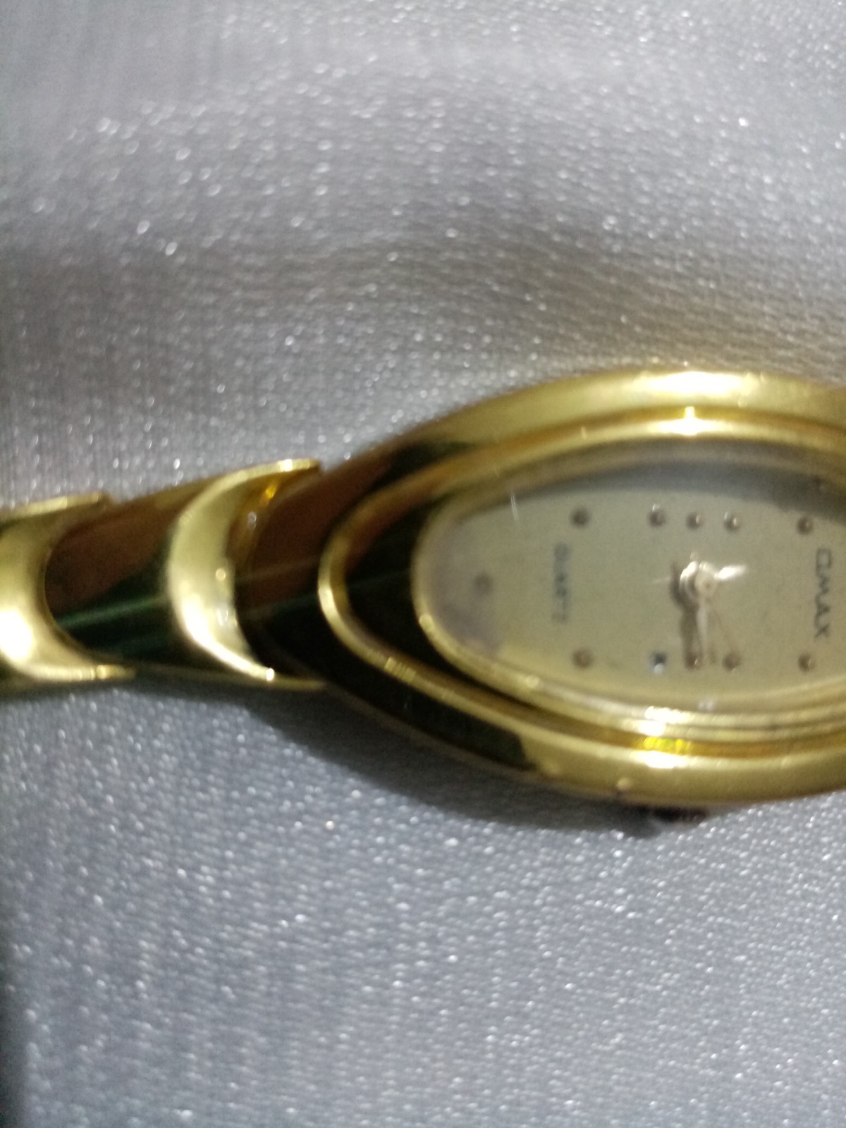 Vintage OMAX Ladies Gold Tone Quartz Watch Oval Face Working Stainless Back
