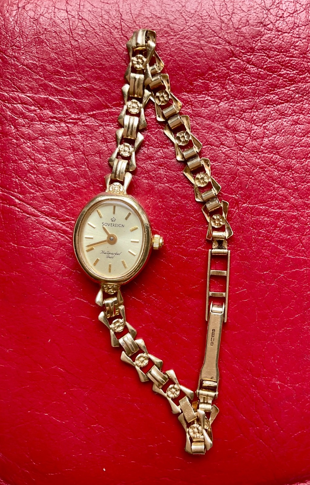 Vintage Sovereign 9K (375) Hallmarked Solid Gold Lady’s Watch, 9K Band 8.8 g