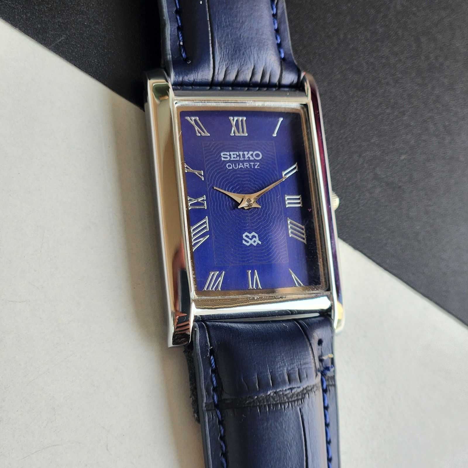Vintage Seiko Slim Quartz Blue Face Rectangle Japanese 26MM Case Mens Watch S21